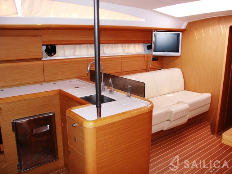 Jeanneau 53 - Yacht Charter Sailica