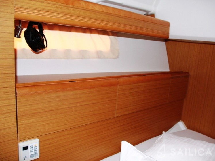 Jeanneau 53 - Yacht Charter Sailica