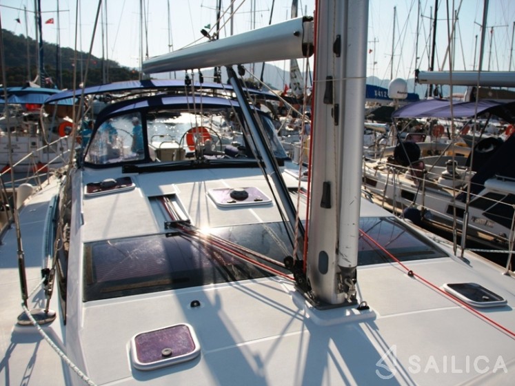 Jeanneau 53 - Yacht Charter Sailica