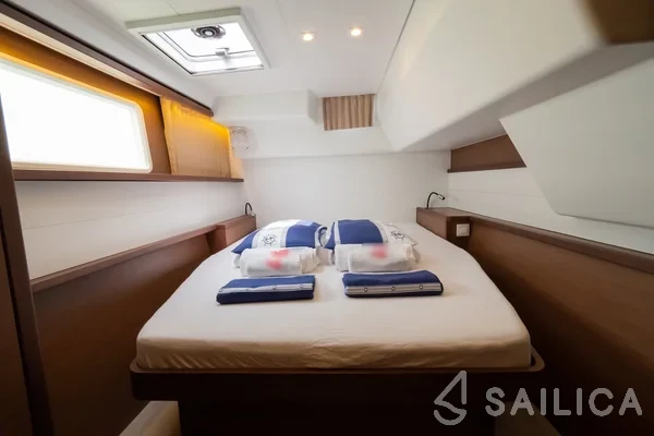 Lagoon 450  Flybridge - Yacht Charter Sailica