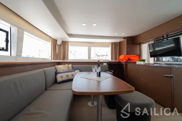 Lagoon 450  Flybridge - Yacht Charter Sailica