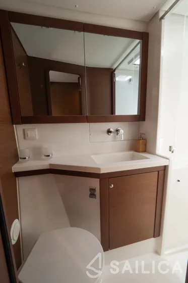 Lagoon 450  Flybridge - Yacht Charter Sailica