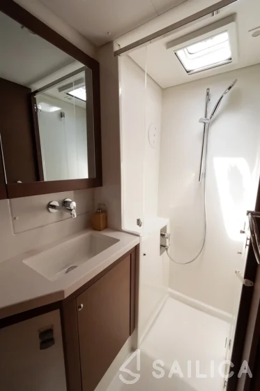 Lagoon 450  Flybridge - Yacht Charter Sailica