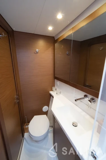 Lagoon 450  Flybridge - Yacht Charter Sailica