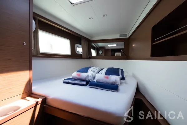 Lagoon 450  Flybridge - Yacht Charter Sailica