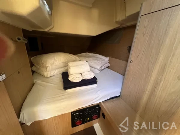Oceanis 41.1 - Yacht Charter Sailica