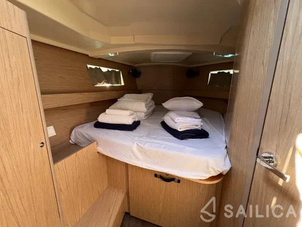 Oceanis 41.1 - Yacht Charter Sailica