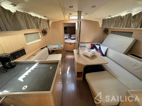 Oceanis 41.1 - Yacht Charter Sailica