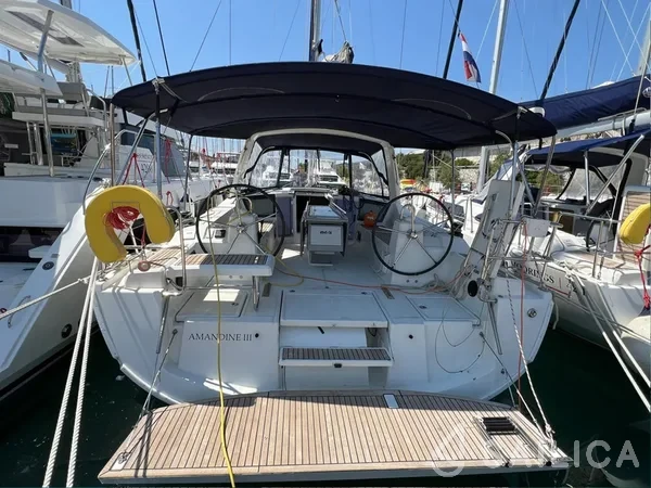 Oceanis 41.1 - Yacht Charter Sailica