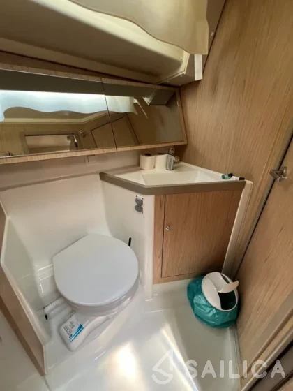 Oceanis 41.1 - Yacht Charter Sailica