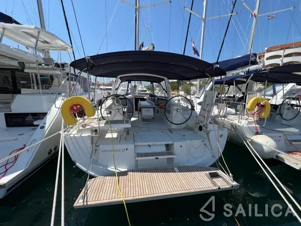 Oceanis 41.1 - Yacht Charter Sailica