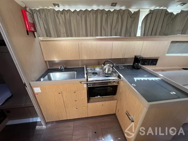 Oceanis 41.1 - Yacht Charter Sailica