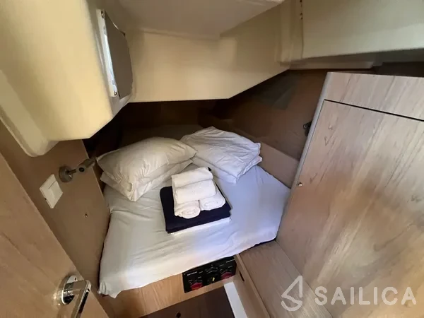 Oceanis 41.1 - Yacht Charter Sailica