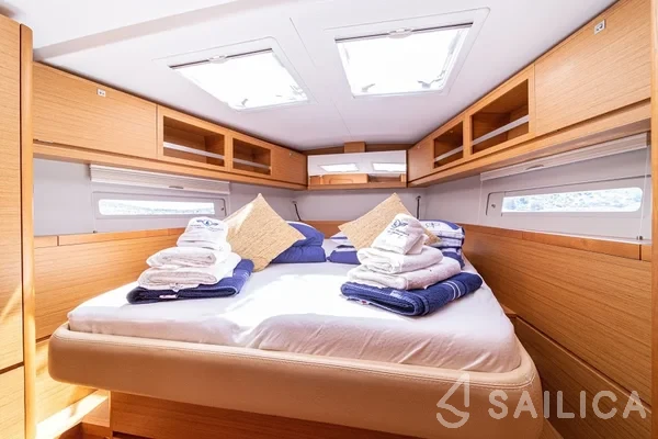 Dufour 520 GL - Yacht Charter Sailica