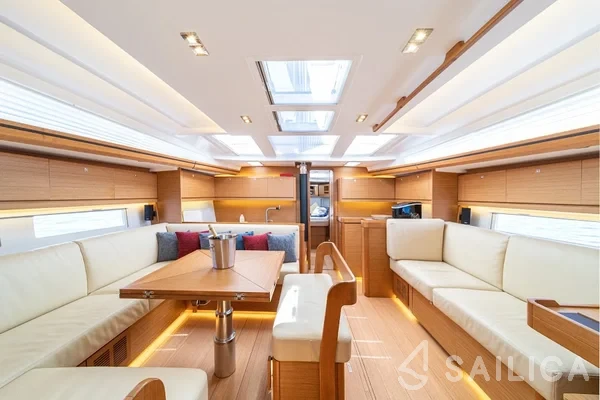 Dufour 520 GL - Yacht Charter Sailica