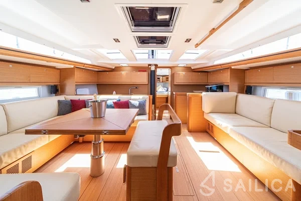 Dufour 520 GL - Yacht Charter Sailica
