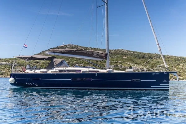 Dufour 520 GL - Yacht Charter Sailica