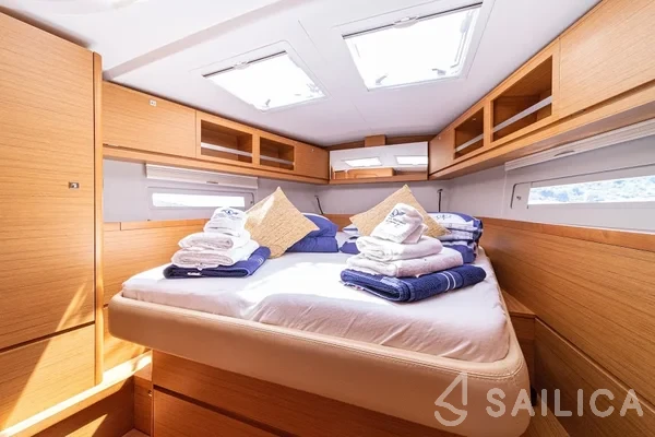Dufour 520 GL - Yacht Charter Sailica
