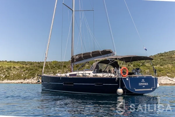 Dufour 520 GL - Yacht Charter Sailica