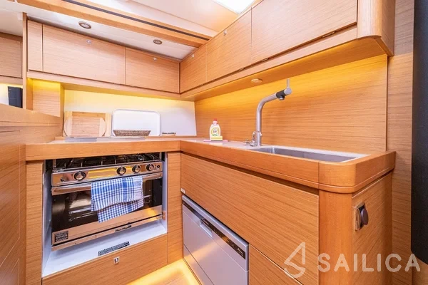 Dufour 520 GL - Yacht Charter Sailica