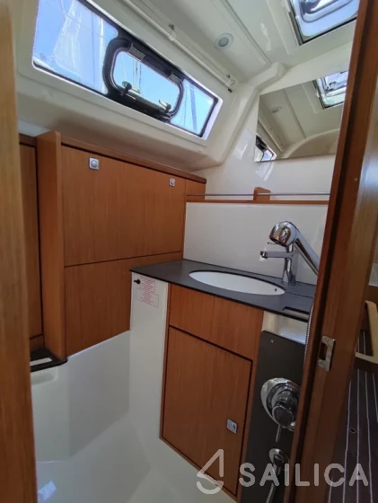 Bavaria 37 Cruiser - Yacht Charter Sailica