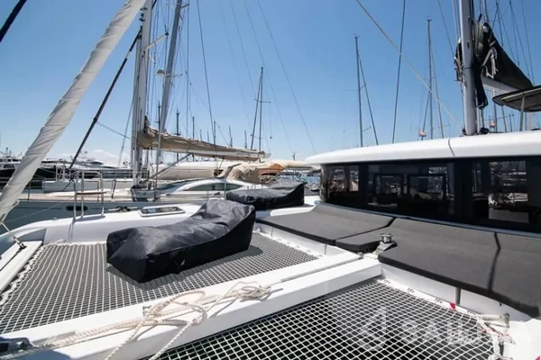 Lagoon 42 - Yacht Charter Sailica