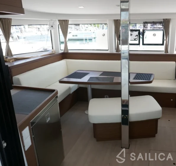 Lagoon 42 - Yacht Charter Sailica