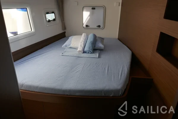 Lagoon 42 - Yacht Charter Sailica