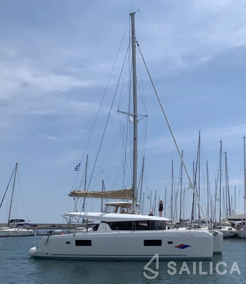 Lagoon 42 - Yacht Charter Sailica
