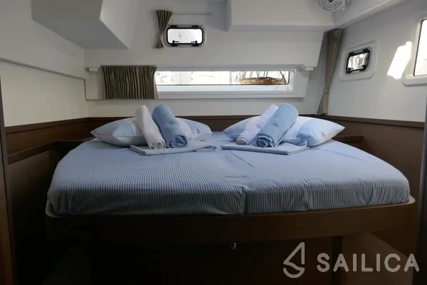 Lagoon 42 - Yacht Charter Sailica