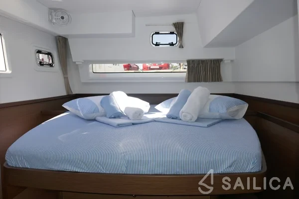 Lagoon 42 - Yacht Charter Sailica