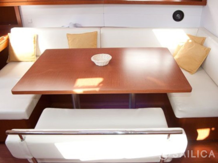 Oceanis 48 - Yacht Charter Sailica