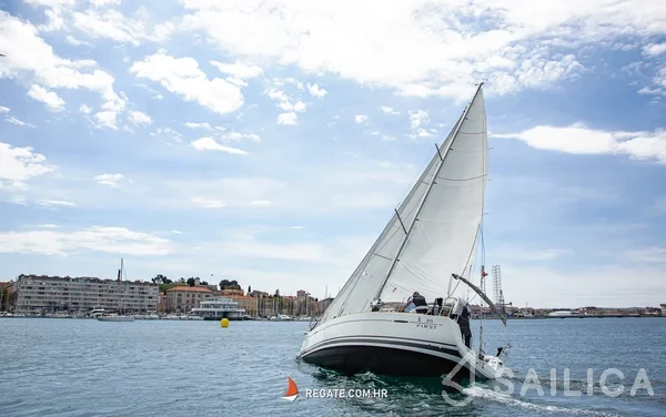 First 35 - Yacht Charter Sailica