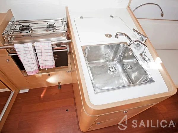 First 35 - Yacht Charter Sailica