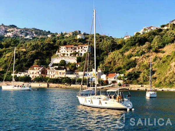 Sun Odyssey 33 - Yacht Charter Sailica