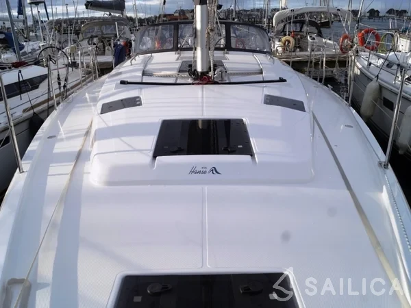 Hanse 415 - Yacht Charter Sailica
