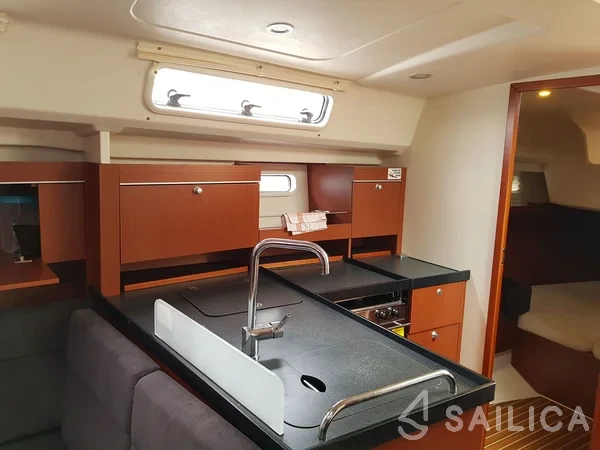 Hanse 415 - Yacht Charter Sailica