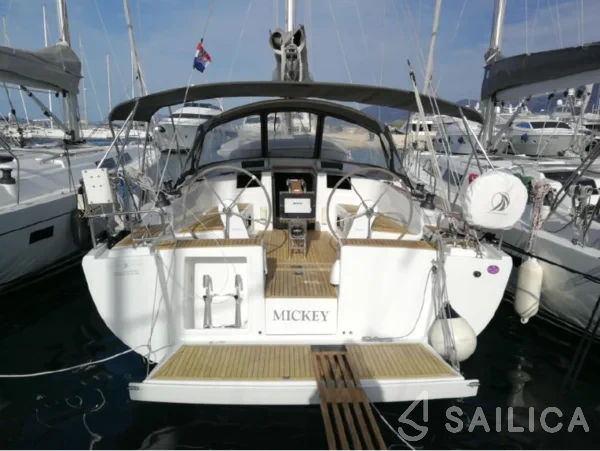 Hanse 415 - Yacht Charter Sailica