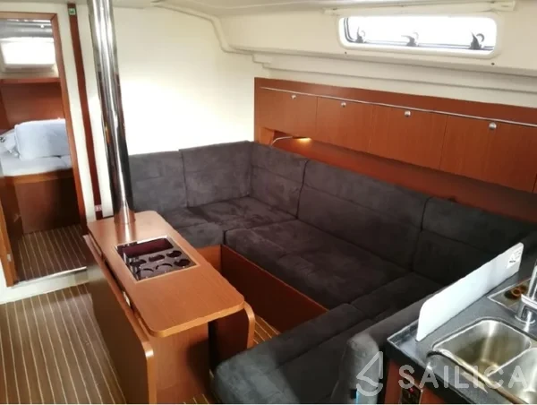 Hanse 415 - Yacht Charter Sailica
