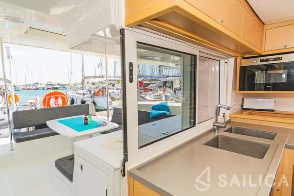 Lagoon 450  Flybridge - Yacht Charter Sailica