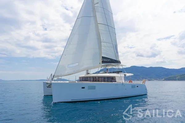 Lagoon 450  Flybridge - Yacht Charter Sailica