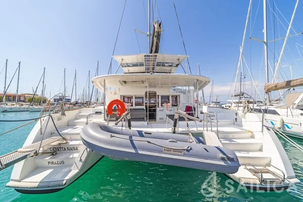 Lagoon 450  Flybridge - Yacht Charter Sailica