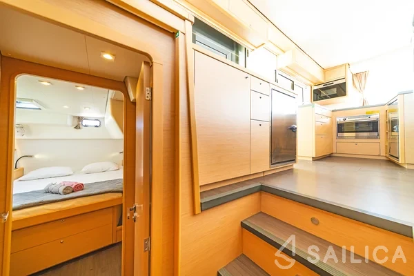 Lagoon 450  Flybridge - Yacht Charter Sailica