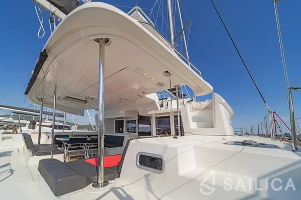 Lagoon 450  Flybridge - Yacht Charter Sailica