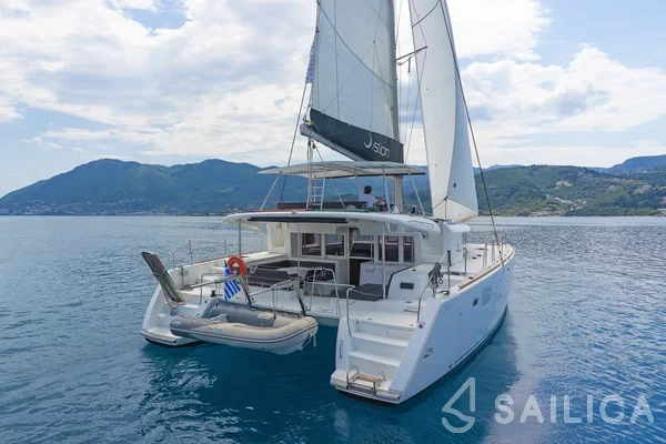 Lagoon 450  Flybridge - Yacht Charter Sailica