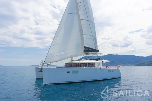 Lagoon 450  Flybridge - Yacht Charter Sailica