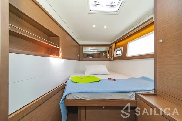 Lagoon 450  Flybridge - Yacht Charter Sailica