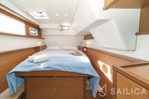 Lagoon 450  Flybridge - Yacht Charter Sailica