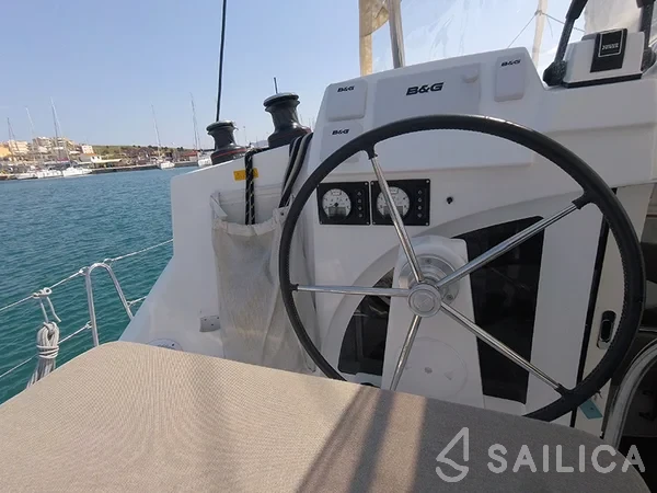 Lagoon 380 - Yacht Charter Sailica
