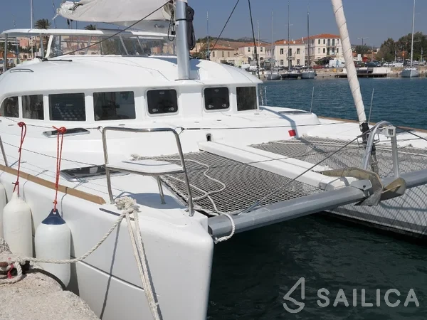 Lagoon 380 - Yacht Charter Sailica